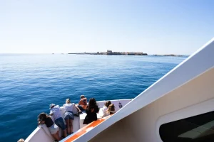 tabarkeras-personas-yendo-a-tabarca-desde-santa-pola